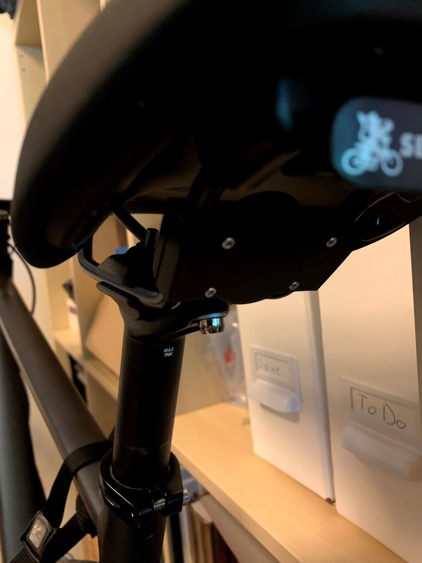 Porta AirTag oculto para asiento de bicicleta — parte superior